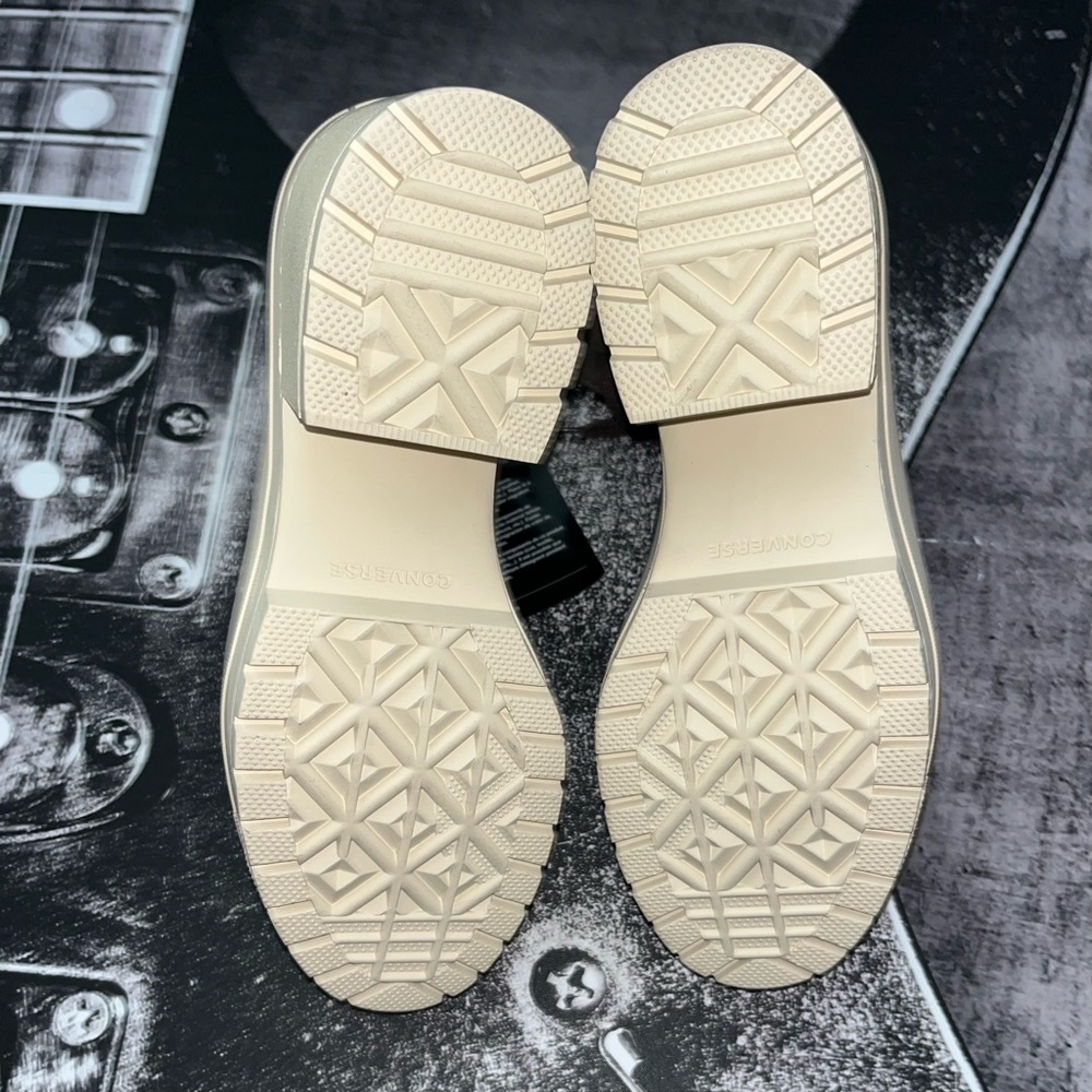 NEW Converse - Picture 13 of 13